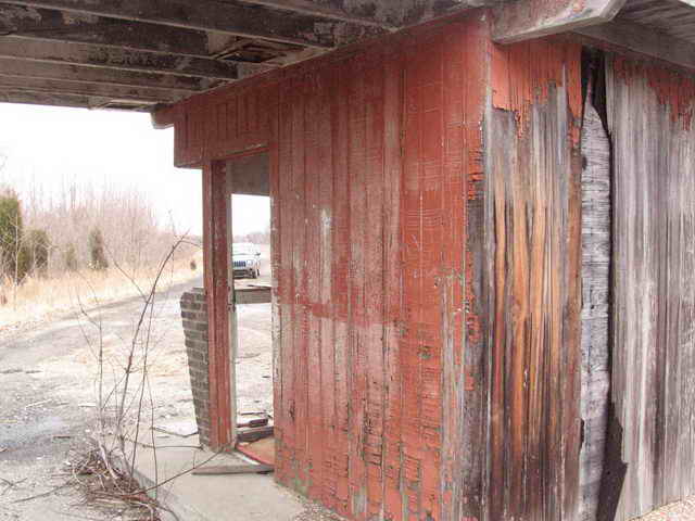 Lake Drive-In - 2006 Photo (newer photo)